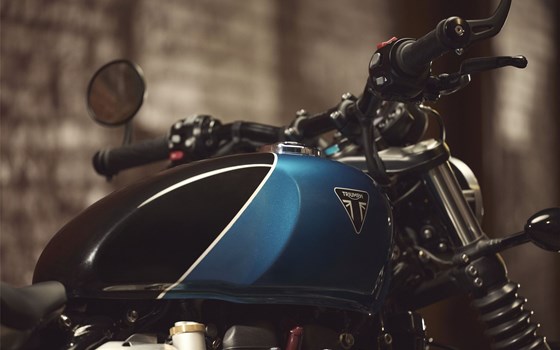 Verleihmotorrad Triumph Bonneville Bobber vom Händler Zweirad-Center Nuber GmbH - Bild 4