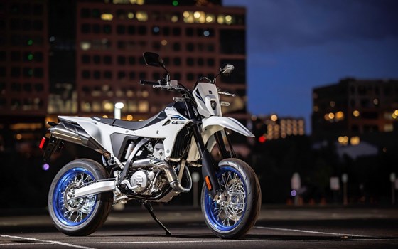 Verleihmotorrad Suzuki DR-Z4SM vom Händler Biker Stable GmbH & Co. KG - Bild 9