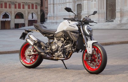 Leihmotorrad Ducati Monster +