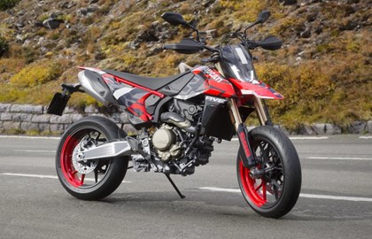 Leihmotorrad Ducati Hypermotard 698 Mono RVE