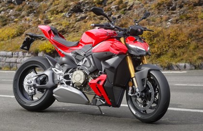 Leihmotorrad Ducati Streetfighter V4 S