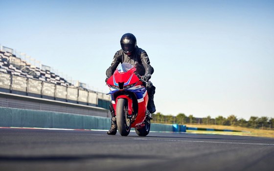 Verleihmotorrad Honda CBR600RR vom Händler Autohaus Louis Dresen GmbH - Bild 9