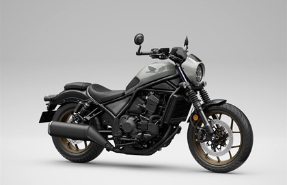 Leihmotorrad Honda CMX1100 Rebel SE DCT