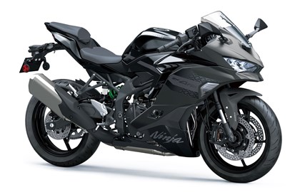 Leihmotorrad Kawasaki Ninja ZX-4RR