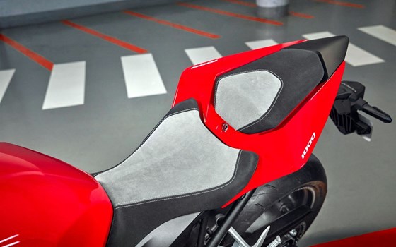 Verleihmotorrad Honda CB1000 Hornet vom Händler Goos GmbH & Co. KG - Bild 15