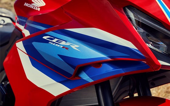 Verleihmotorrad Honda CBR500R E-Clutch vom Händler Goos GmbH & Co. KG - Bild 8