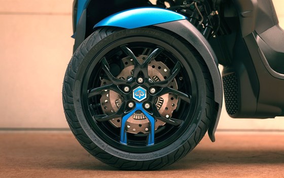 Verleihmotorrad Piaggio MP3 310 Sport vom Händler Goos GmbH & Co. KG - Bild 5