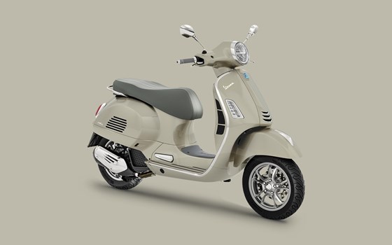 Verleihmotorrad Vespa GTS 125 vom Händler Goos GmbH & Co. KG - Bild 1