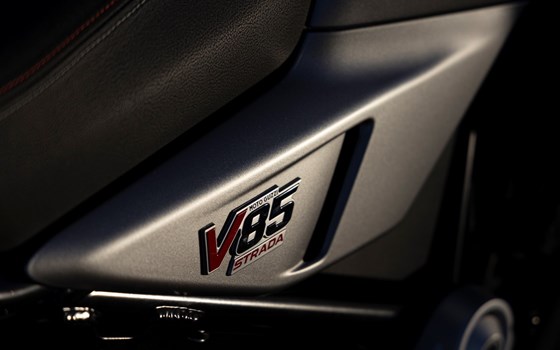 Verleihmotorrad Moto Guzzi V85 Strada vom Händler Goos GmbH & Co. KG - Bild 9