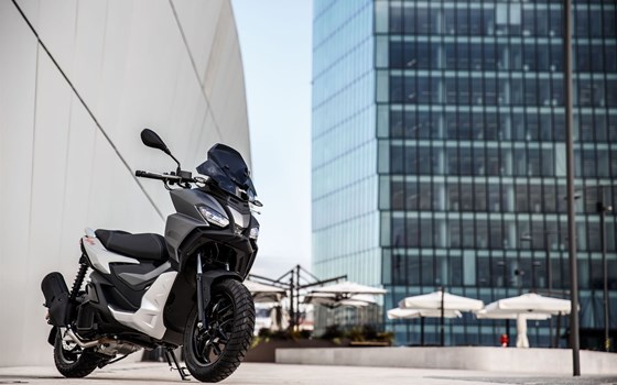 Verleihmotorrad Aprilia SR GT 125 vom Händler Goos GmbH & Co. KG - Bild 11