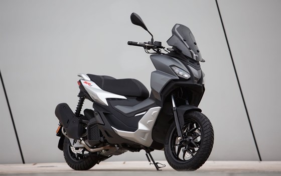 Verleihmotorrad Aprilia SR GT 125 vom Händler Goos GmbH & Co. KG - Bild 14