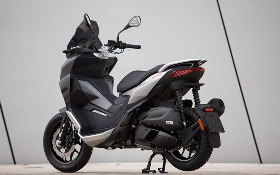 Verleihmotorrad Aprilia SR GT 125 vom Händler Goos GmbH & Co. KG - Bild 17