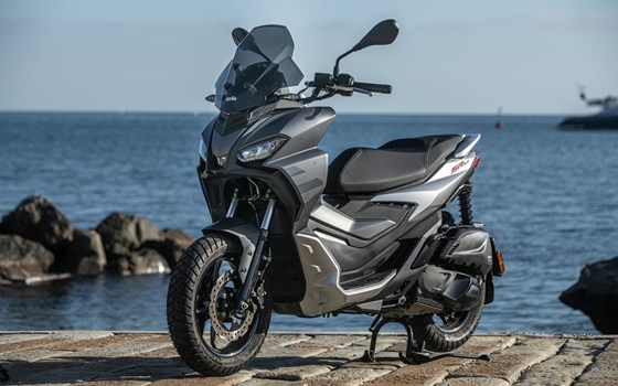 Verleihmotorrad Aprilia SR GT 125 vom Händler Goos GmbH & Co. KG - Bild 20