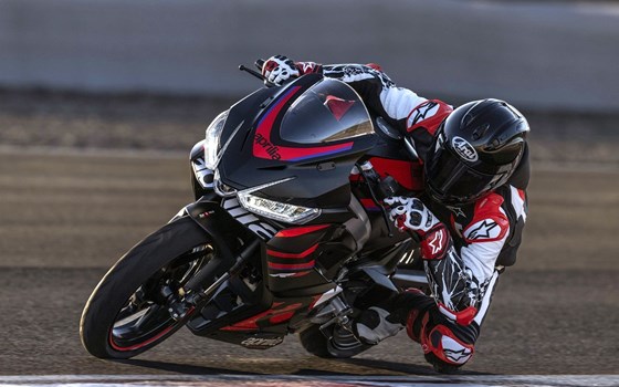 Verleihmotorrad Aprilia RS 457 vom Händler Goos GmbH & Co. KG - Bild 4