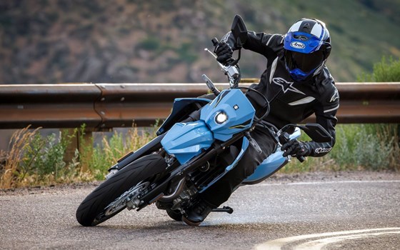 Verleihmotorrad Suzuki DR-Z4SM vom Händler TEC-MOTORS GmbH - Bild 2