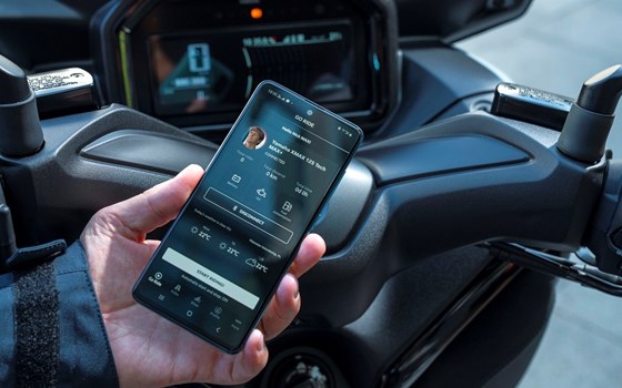 Verleihmotorrad Yamaha XMAX 125 Tech MAX+ vom Händler TEC-MOTORS GmbH - Bild 12