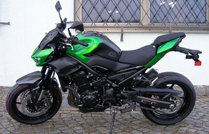 Leihmotorrad Kawasaki Z900