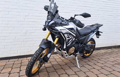 Leihmotorrad Voge 800 Rally