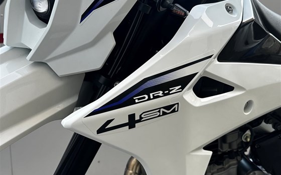 Verleihmotorrad Suzuki DR-Z4SM vom Händler Motorrad Naujocks - Bild 4