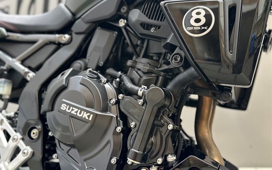 Verleihmotorrad Suzuki GSX-8TT vom Händler Motorrad Naujocks - Bild 4