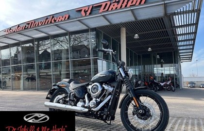 Leihmotorrad Harley-Davidson Softail Street Bob FXBB