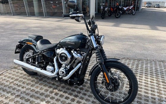 Verleihmotorrad Harley-Davidson Softail Street Bob FXBB vom Händler Motorradhandel GmbH - Bild 3