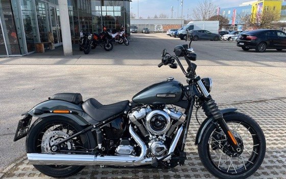 Verleihmotorrad Harley-Davidson Softail Street Bob FXBB vom Händler Motorradhandel GmbH - Bild 4