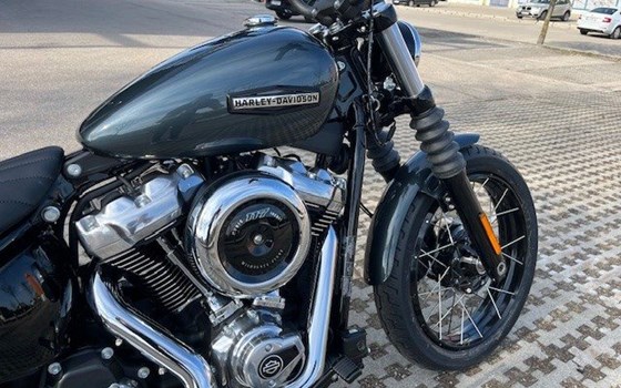 Verleihmotorrad Harley-Davidson Softail Street Bob FXBB vom Händler Motorradhandel GmbH - Bild 5