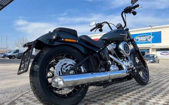 Verleihmotorrad Harley-Davidson Softail Street Bob FXBB vom Händler Motorradhandel GmbH - Bild 7