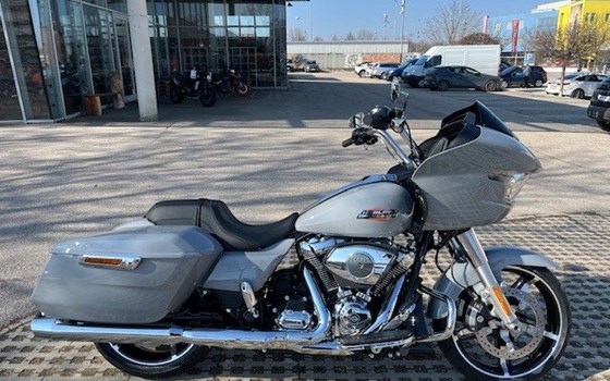 Verleihmotorrad Harley-Davidson Road Glide FLTRX vom Händler Motorradhandel GmbH - Bild 3