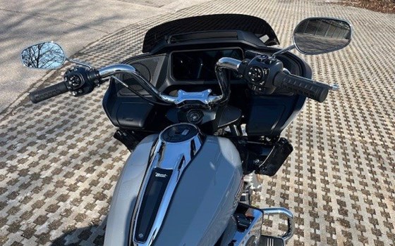 Verleihmotorrad Harley-Davidson Road Glide FLTRX vom Händler Motorradhandel GmbH - Bild 4