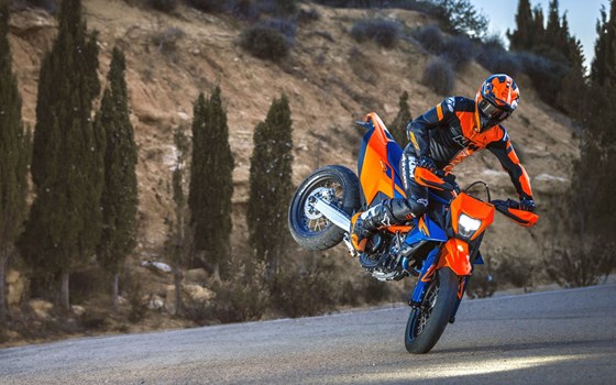 Verleihmotorrad KTM 690 SMC R vom Händler MotoYama GmbH - Bild 17