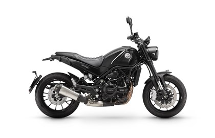Leihmotorrad Benelli Leoncino 500