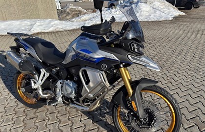 Leihmotorrad Voge 900DS