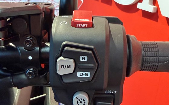 Verleihmotorrad Honda NT1100 DCT Electronic Suspension vom Händler Motorradhaus R. & V. Krapp OHG - Bild 13