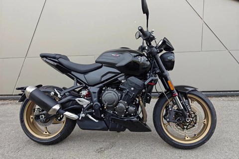 Triumph Trident 800
