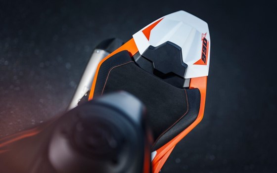 Verleihmotorrad KTM 990 Duke R vom Händler Sauer & Freuding GbR TOPSPEED Motorradwelt Trier - Bild 10