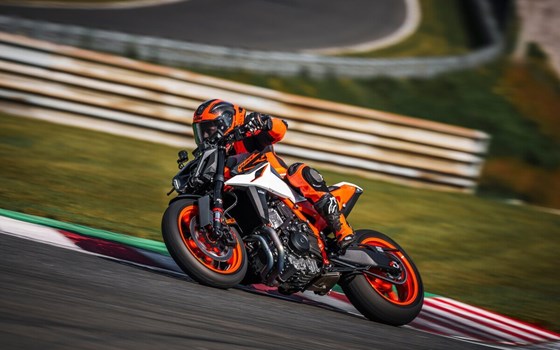 Verleihmotorrad KTM 990 Duke R vom Händler Sauer & Freuding GbR TOPSPEED Motorradwelt Trier - Bild 14