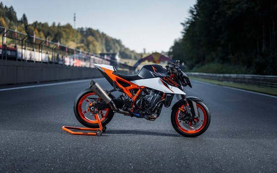 Verleihmotorrad KTM 990 Duke R vom Händler Sauer & Freuding GbR TOPSPEED Motorradwelt Trier - Bild 17