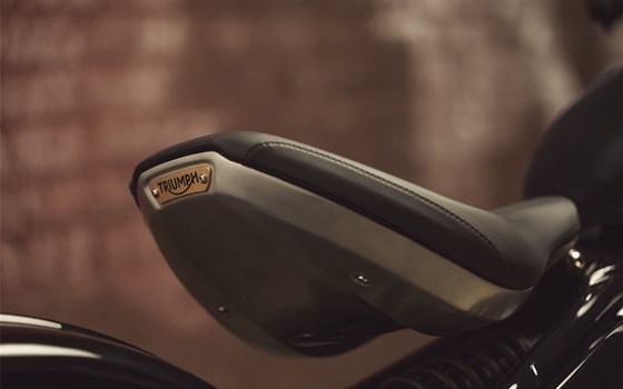 Verleihmotorrad Triumph Bonneville Bobber vom Händler Warm Up Zweiradtechnik GmbH - Bild 5