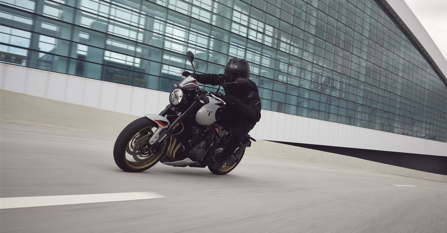 Verleihmotorrad Triumph Trident 800 vom Händler Warm Up Zweiradtechnik GmbH