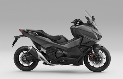 Leihmotorrad Honda Forza 750