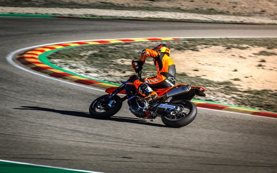 Verleihmotorrad KTM 690 SMC R vom Händler Motorrad Rubin GmbH & Co.KG - Bild 6