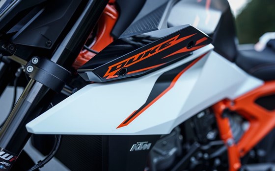 Verleihmotorrad KTM 990 Duke R vom Händler Motorrad Rubin GmbH & Co.KG - Bild 2