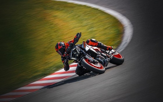 Verleihmotorrad KTM 990 Duke R vom Händler Motorrad Rubin GmbH & Co.KG - Bild 3