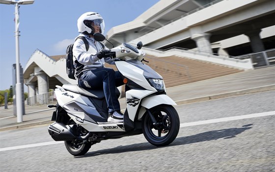 Verleihmotorrad Suzuki Avenis 125 vom Händler BKM Bikes Handels GmbH - Bild 8