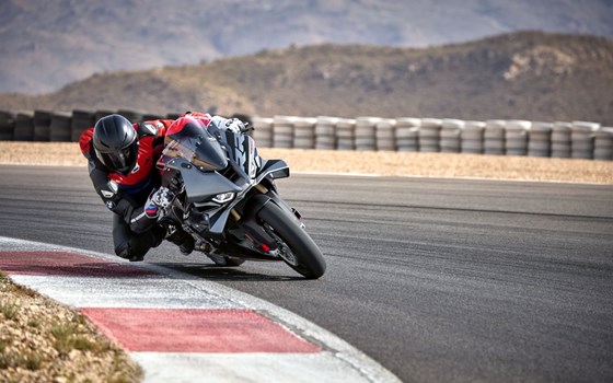 Verleihmotorrad BMW S 1000 RR vom Händler Motorrad Briel GmbH - Bild 16