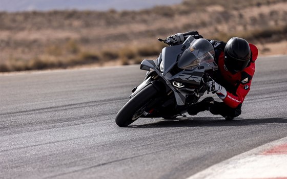 Verleihmotorrad BMW S 1000 RR vom Händler Motorrad Briel GmbH - Bild 18