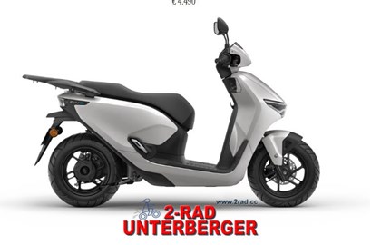 Leihmotorrad Honda CUV e: