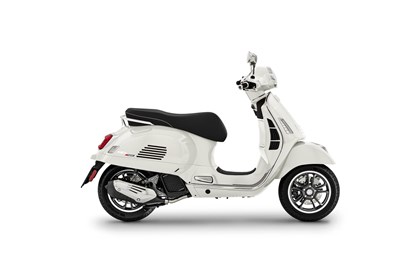 Leihmotorrad Vespa GTS 125 Super